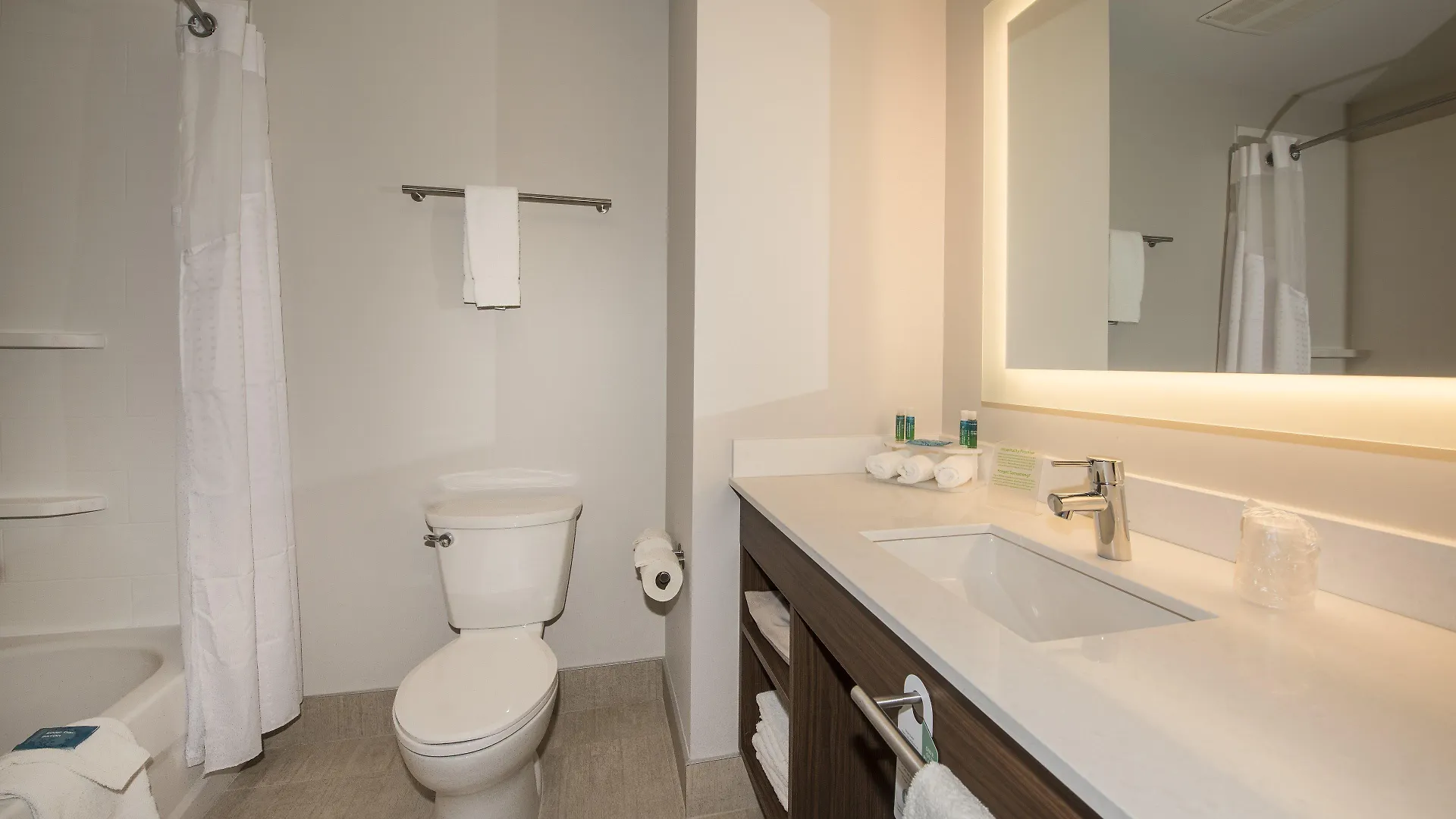 Holiday Inn Express & Suites Victoria-Colwood By Ihg Langford 2*,  Canada