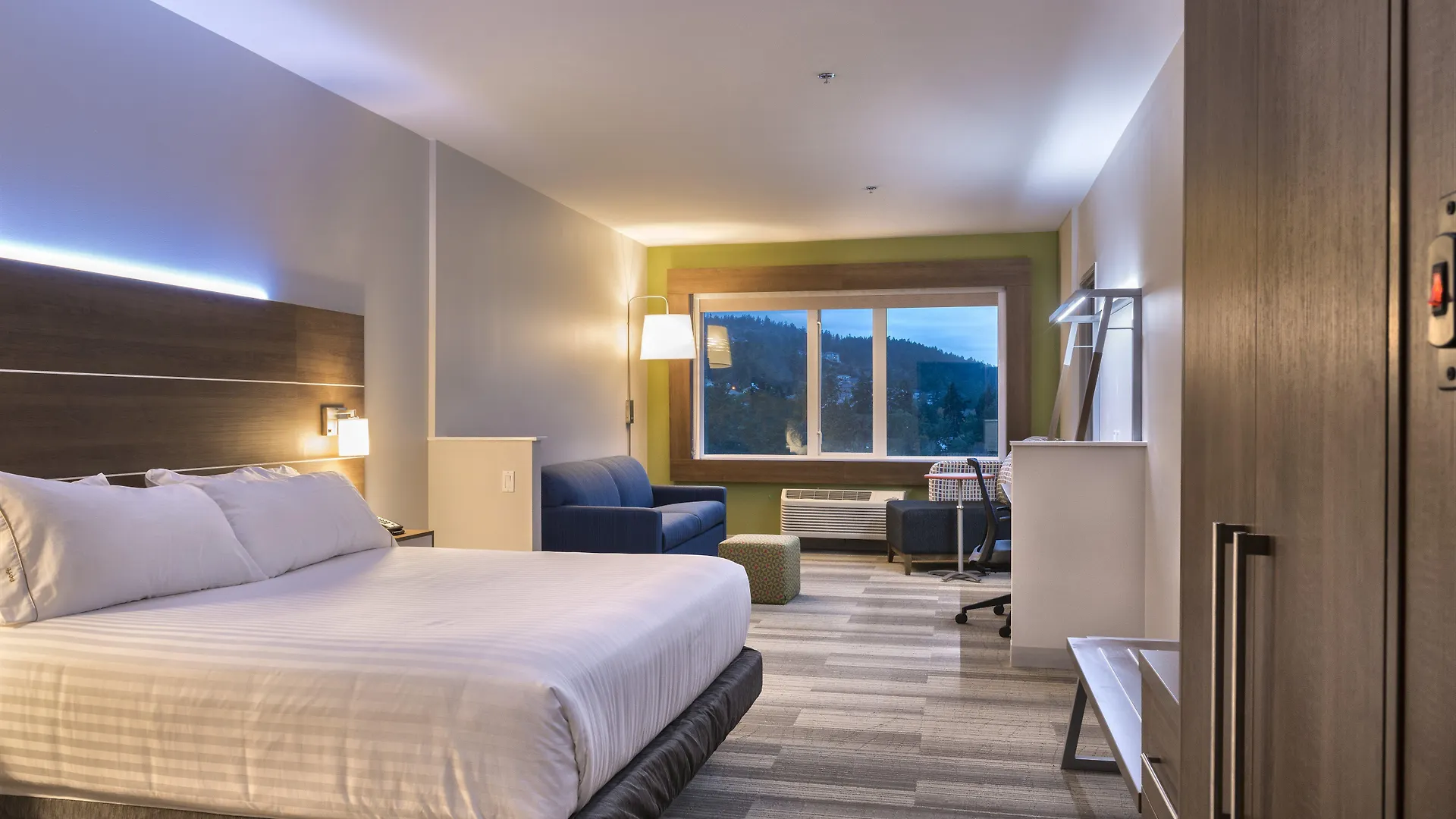 Holiday Inn Express & Suites Victoria-Colwood By Ihg Langford 2*,