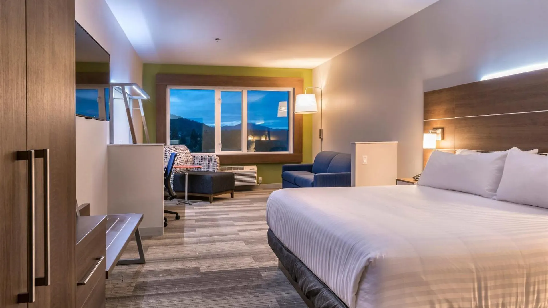 Holiday Inn Express & Suites Victoria-Colwood By Ihg Langford