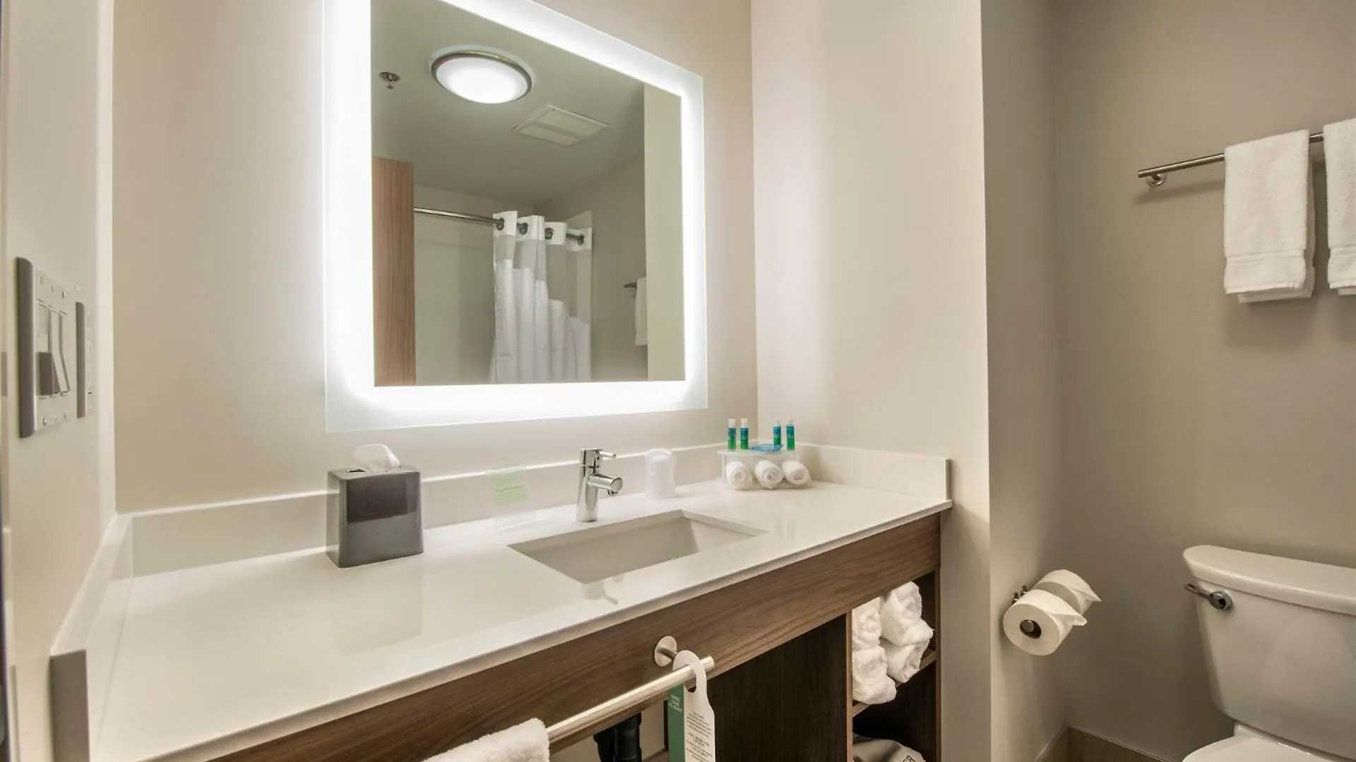 Holiday Inn Express & Suites Victoria-Colwood By Ihg Langford 2*,  Kanada
