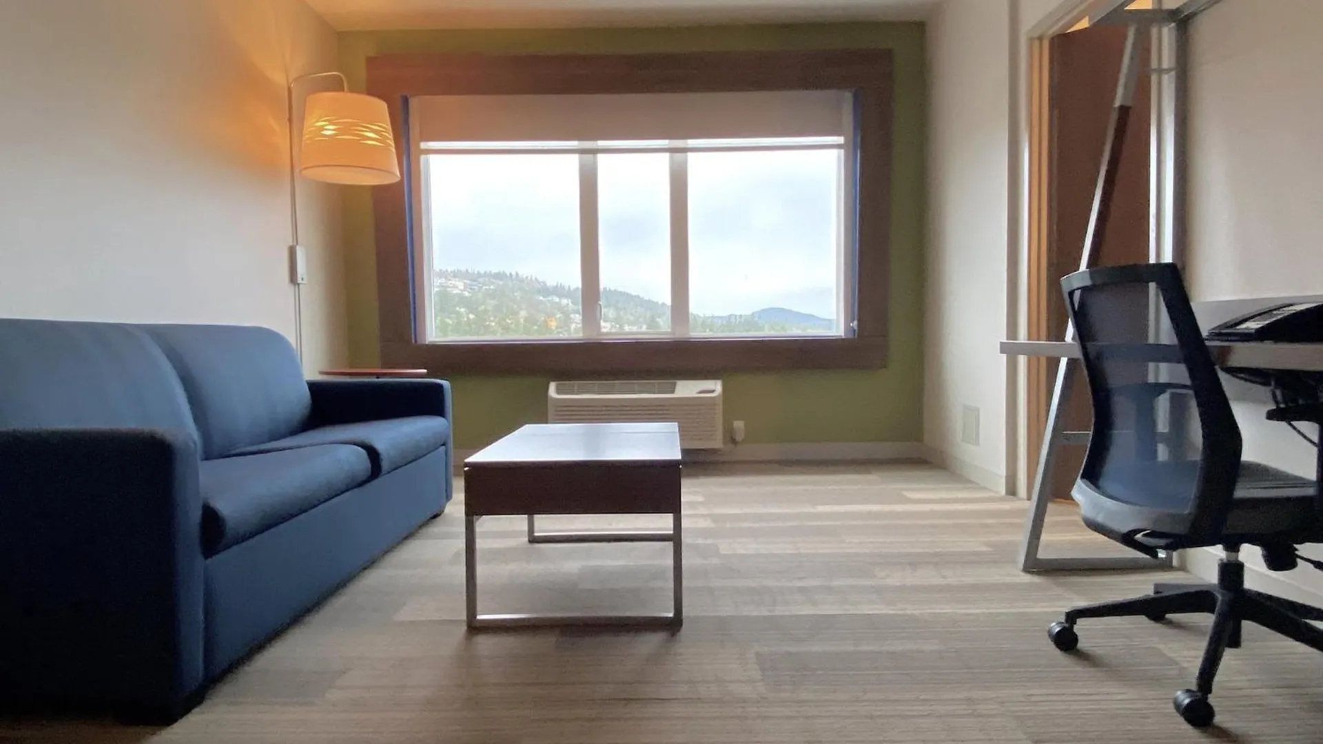 Holiday Inn Express & Suites Victoria-Colwood By Ihg Langford Szálloda