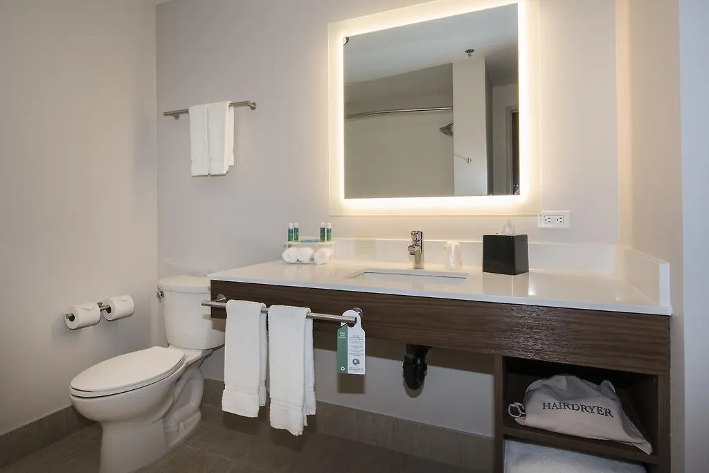 Holiday Inn Express & Suites Victoria-Colwood By Ihg Langford